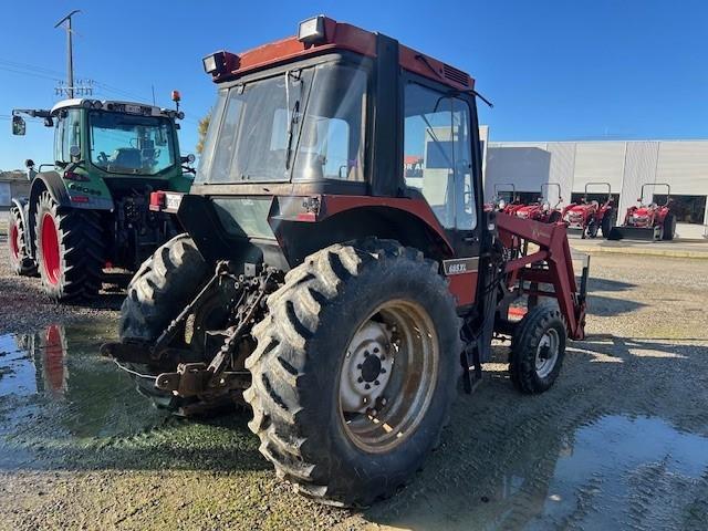 Photo 3. Case IH 685XL Cab tractor