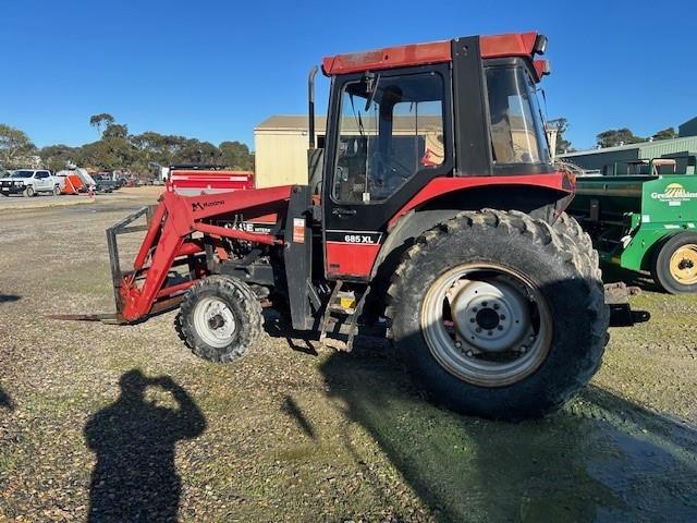Photo 4. Case IH 685XL Cab tractor
