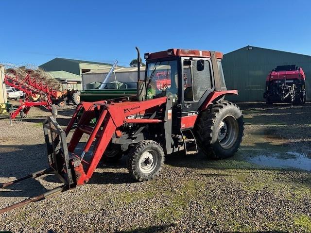 Photo 5. Case IH 685XL Cab tractor