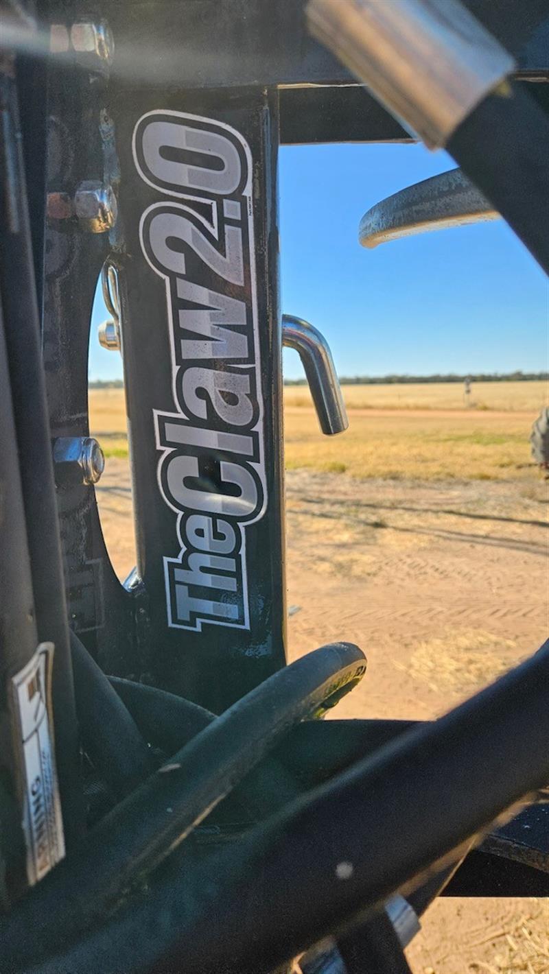 Photo 2. Marcrest the claw 2.0 bale grab