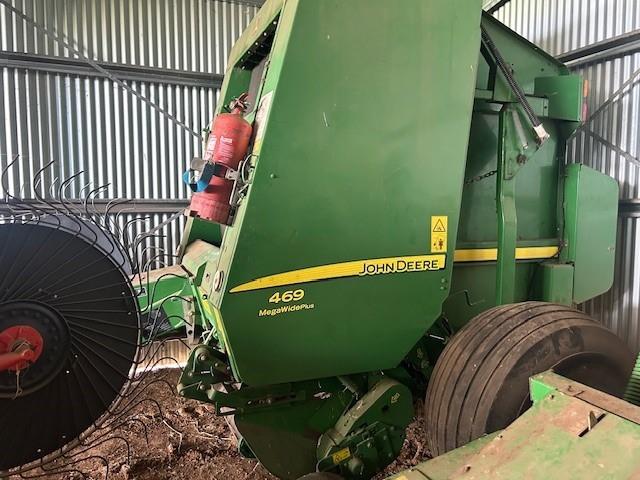 Photo 2. John Deere 469 round baler