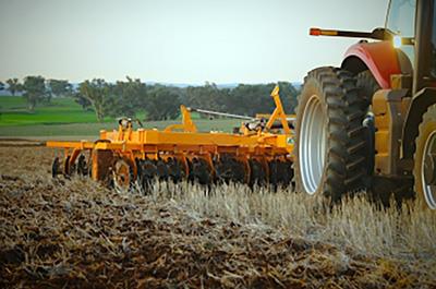 Photo 2. Countrywide Industries 8 - 4 Series Triple-Flex Tandem Disc Ploughs