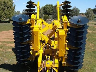 Photo 2. Countrywide Industries 8 - 4 Series Narrow Fold Tandem Disc