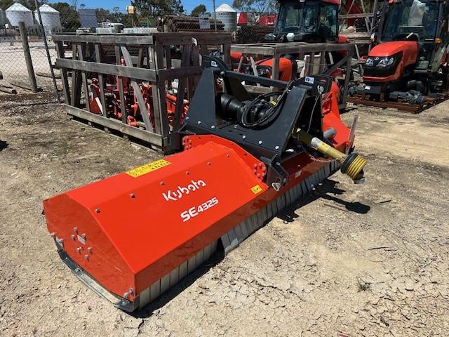 Photo 3. Kubota SE4325 cultivator