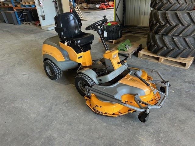 Photo 2. Stiga Park Pro 25 front mower