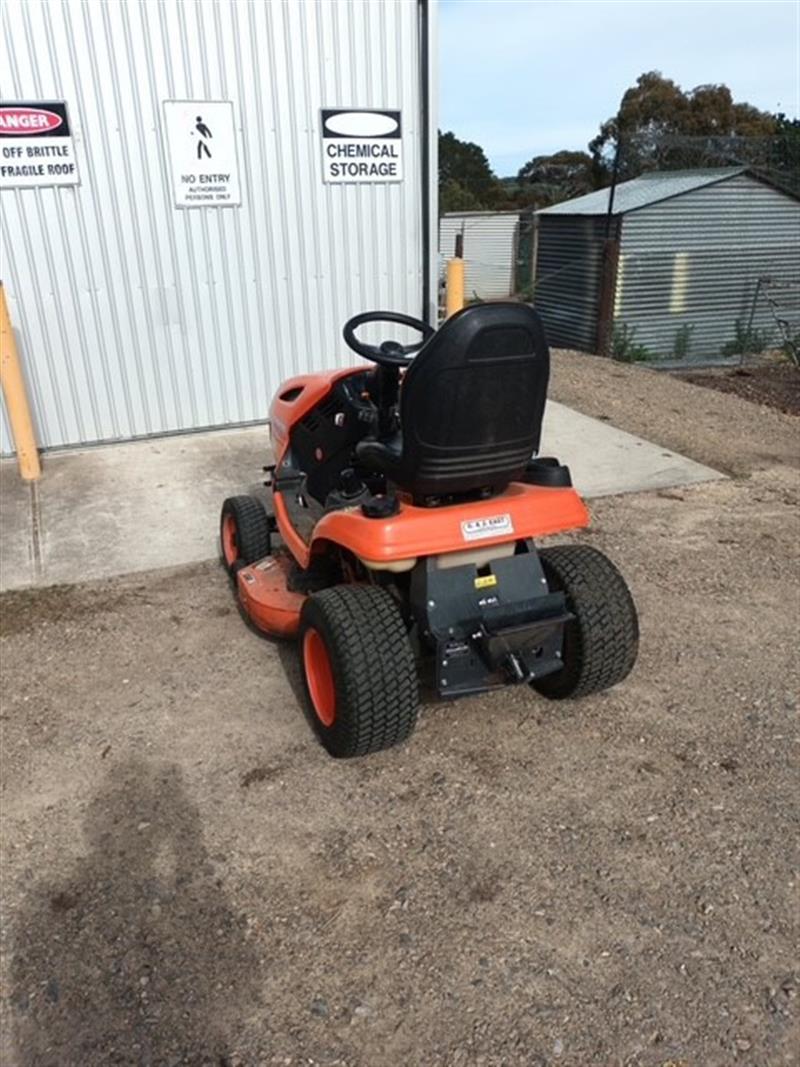 Photo 3. Kubota T2090BR-42 ride on mower
