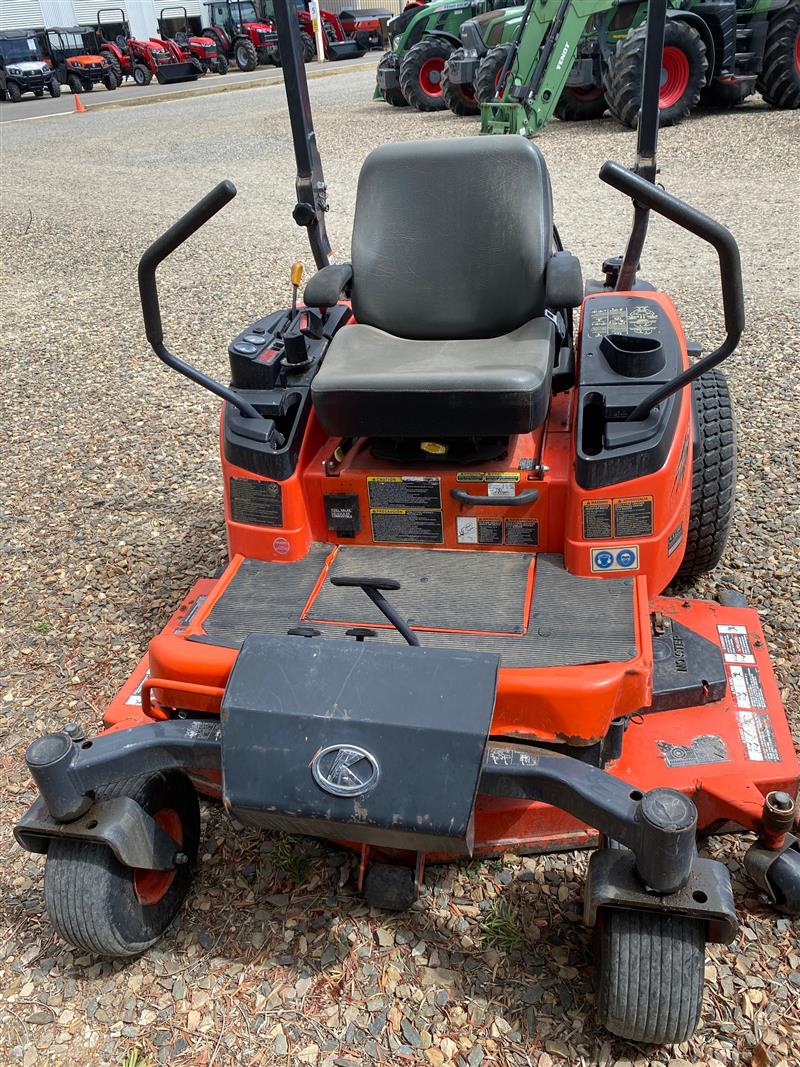 Photo 2. Kubota ZD331 ride on mower
