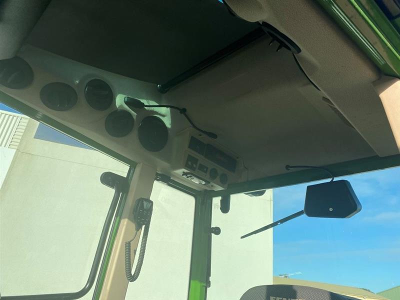 Photo 3. Fendt 211P cab tractor