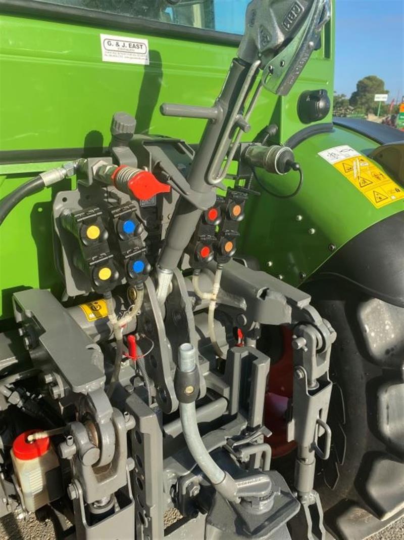 Photo 5. Fendt 211P cab tractor