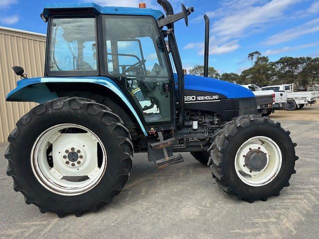 Photo 3. New Holland TS90 Cab tractor