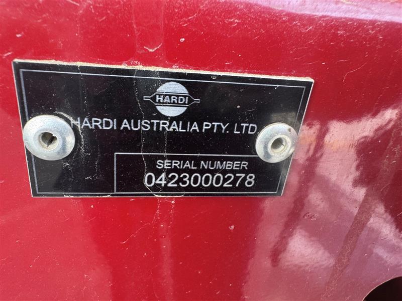 Photo 2. Hardi Navigator 4024 4000L 24m eagle boom trailing boom sprayer