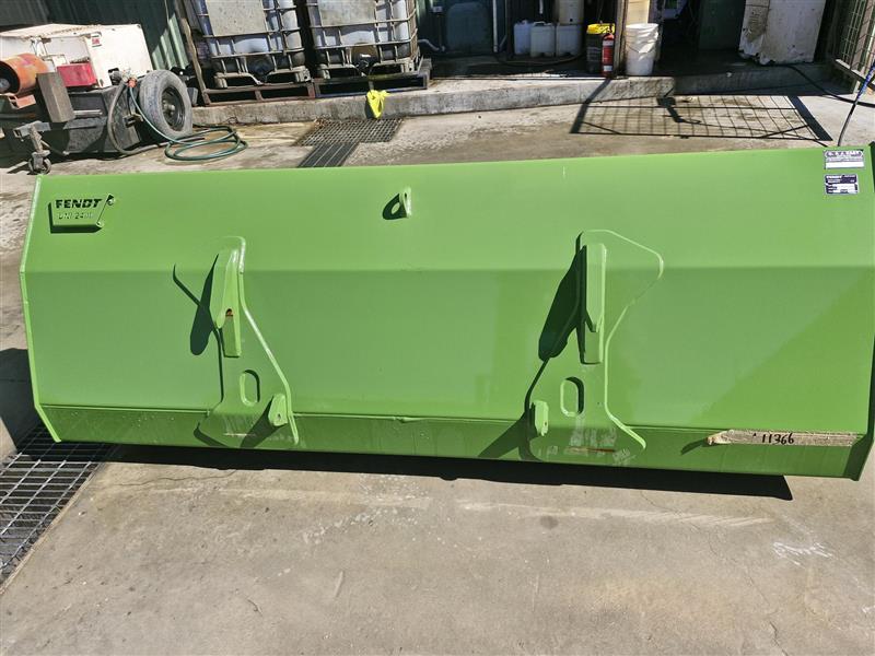 Photo 4. Fendt 2.4M bucket