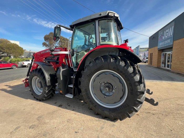 Photo 4. Massey Ferguson 7S.210 DVT tractor