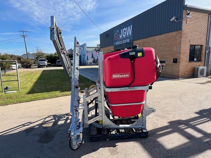 Photo 4. Silvan 1100L Linkage boom sprayer