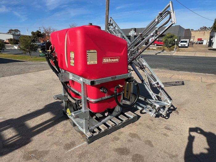 Photo 3. Silvan 1100L Linkage boom sprayer
