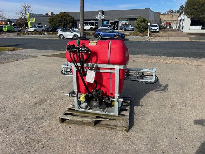Photo 2. Silvan 400L Linkage boom sprayer