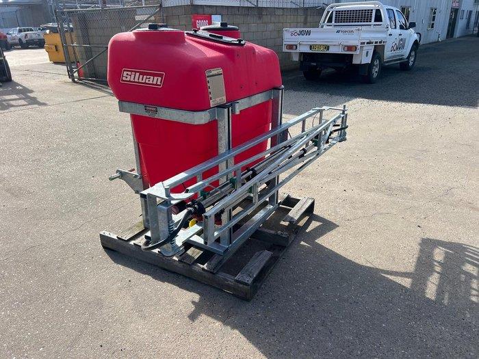 Photo 3. Silvan 400L Linkage boom sprayer