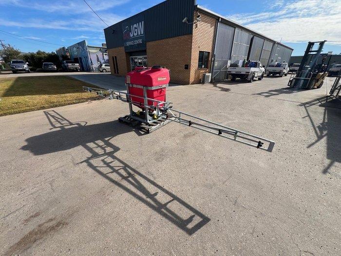 Photo 4. Silvan 400L Linkage boom sprayer