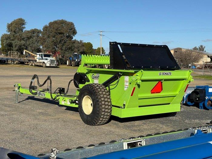 Photo 4. Schulte Giant 2500 rock picker