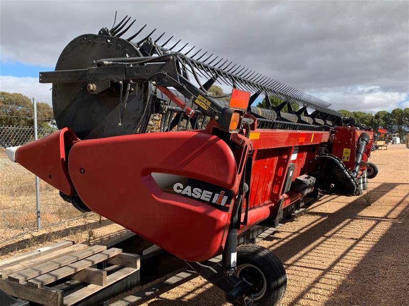 Photo 5. Case IH 3152 35ft Draper Front