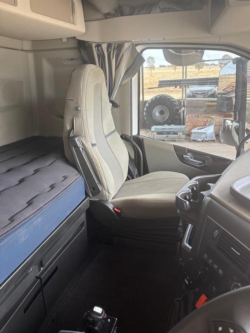 Photo 2. Volvo FH 540 FH13 6x4 prime mover