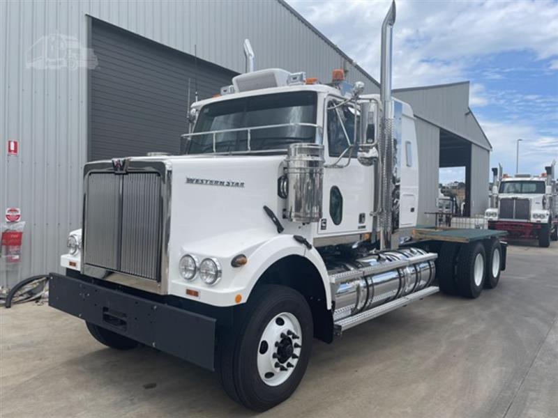 Photo 3. Western Star 4864FXC prime mover