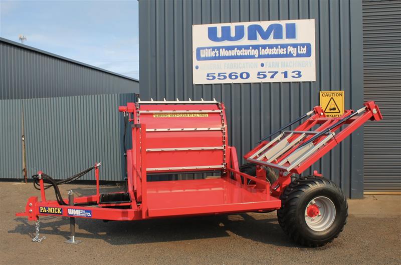 Photo 2. PA-MICK hay silage feeder