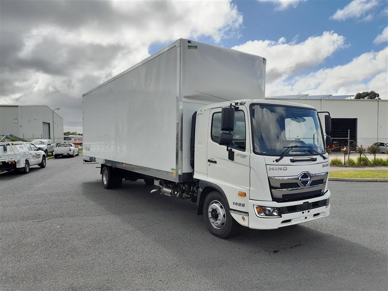 Photo 3. Hino FE 1426-500 Series Pantech