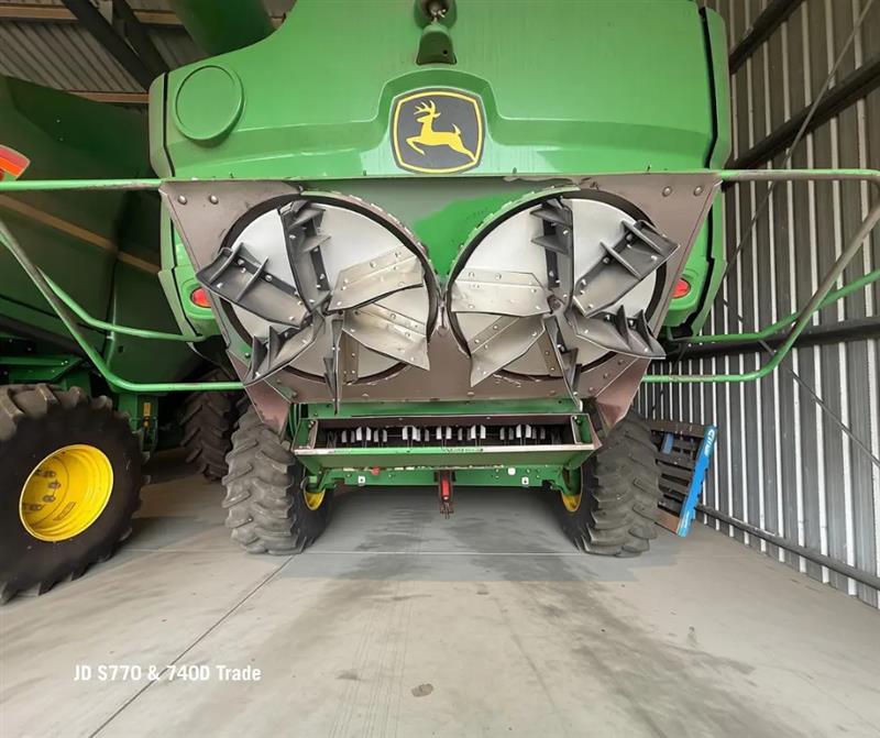 Photo 3. JD S770 & 740D