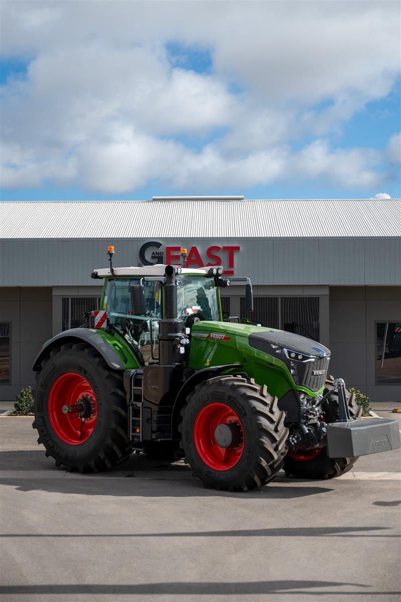 Photo 3. Fendt Vario 1050 Gen3 Tractor FWA/4WD