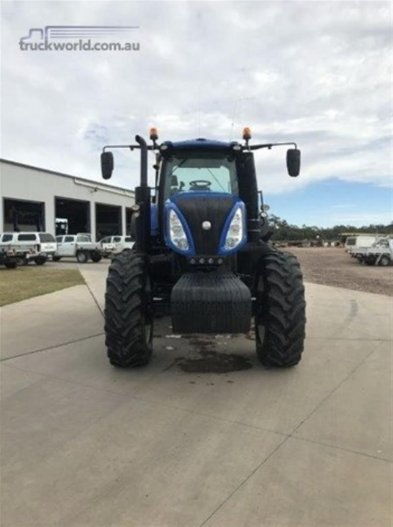 Photo 3. New Holland T8.410 Tractor