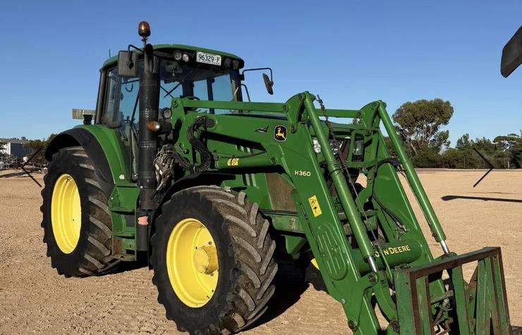 Photo 3. John Deere 6140M tractor