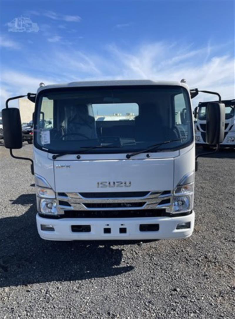 Photo 3. Isuzu NPR75-190 truck