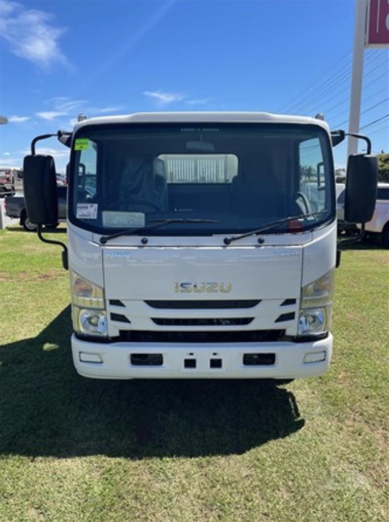 Photo 3. Isuzu NPR75-190 truck