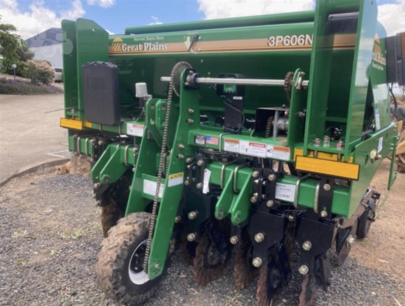 Photo 3. Great Plains 3P606NT airseeder