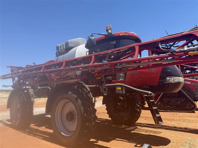 Photo 3. Case IH Patriot 4430 self propelled sprayer