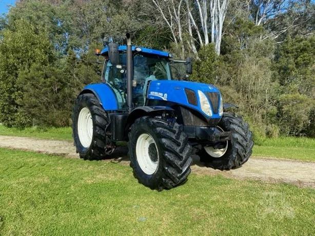Photo 2. NEW HOLLAND T7.235 tractor