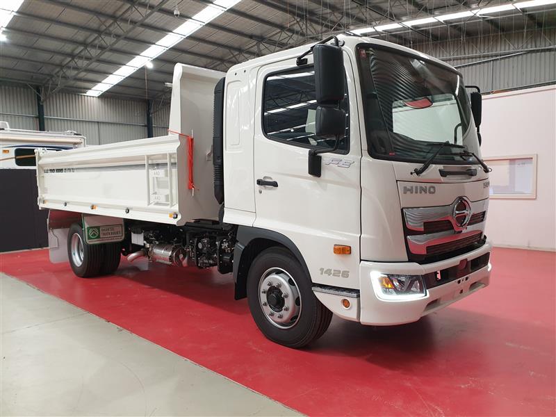 Photo 3. Hino FE 1426-500 Series Tipper