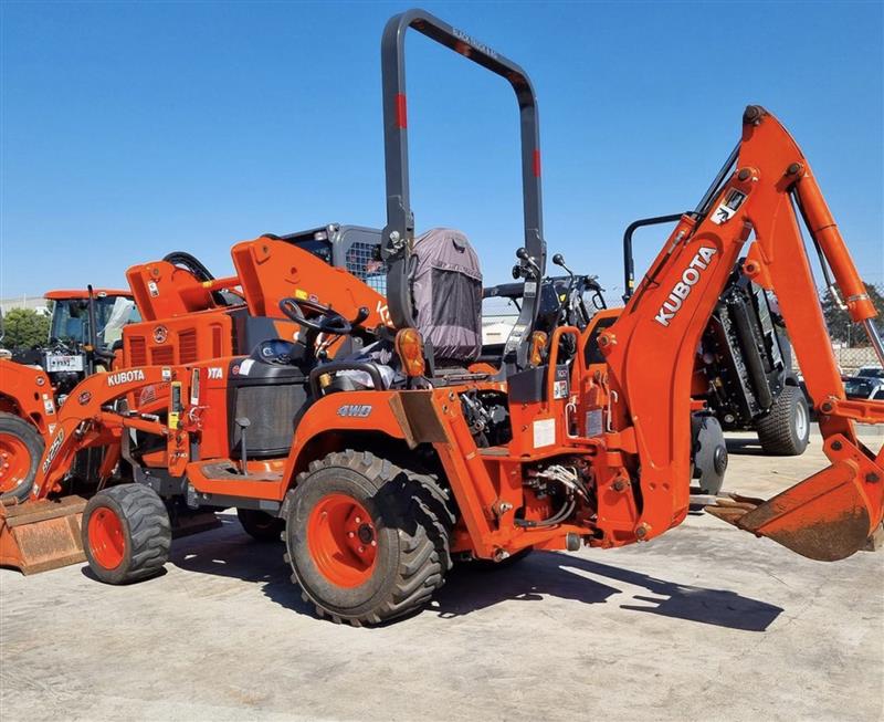 Photo 3. Kubota BX25SLB tractor