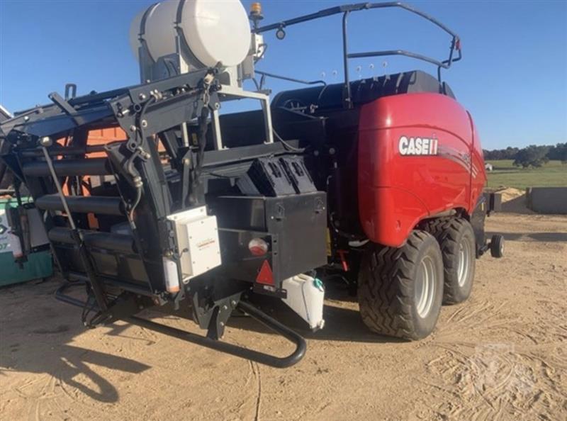 Photo 3. Case IH LB434 square baler