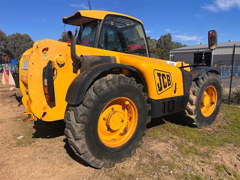 Photo 3. 2009 JCB 541-70 