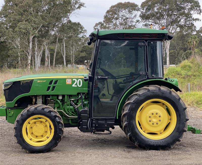 Photo 3. John Deere 5100GF cabin tractor