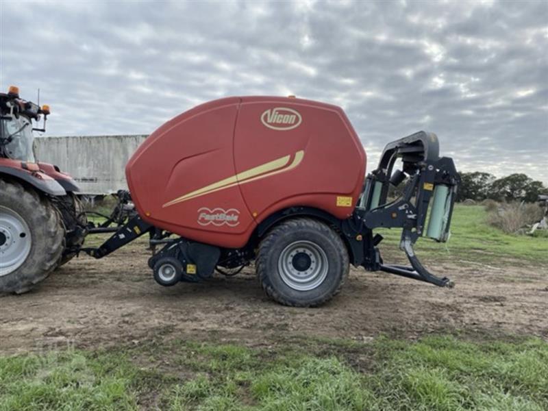 Photo 3. Vicon Fastbale round baler
