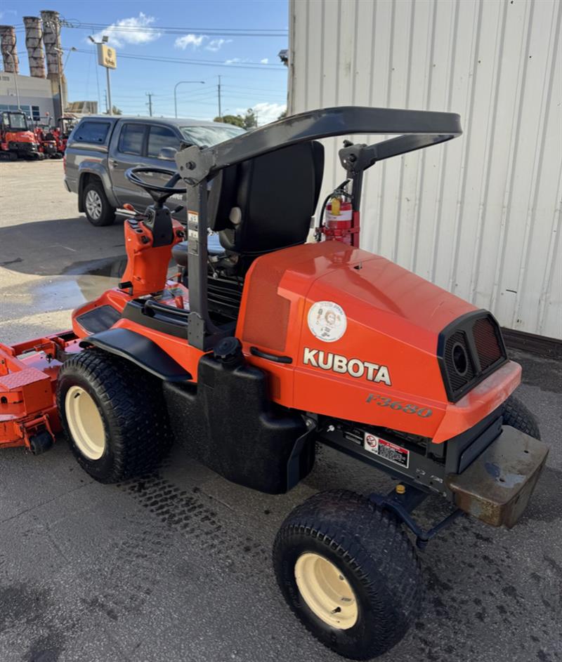 Photo 3. Kubota F3680 front deck mower