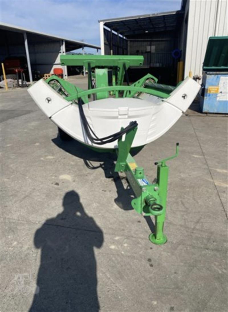 Photo 3. Hustler Unrolla TX205 feeder