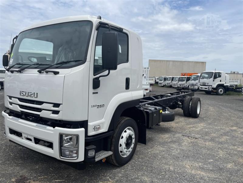 Photo 3. Isuzu FTR150-260 truck