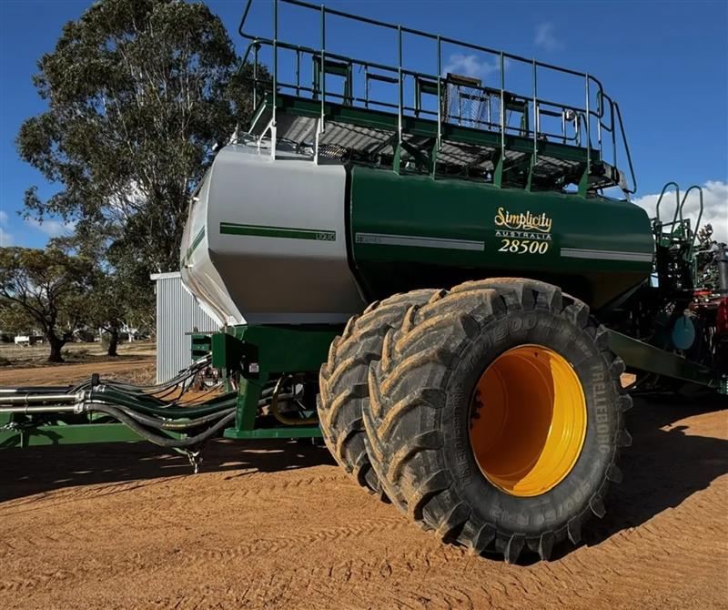 Photo 3. Simplicity 28500lt asc airseeder