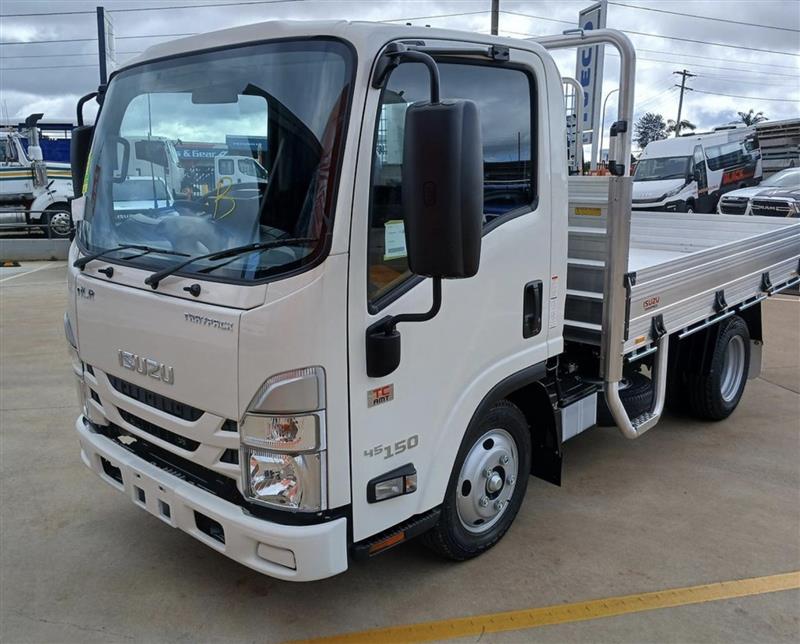 Photo 3. Isuzu NLR 45-150 traypack truck