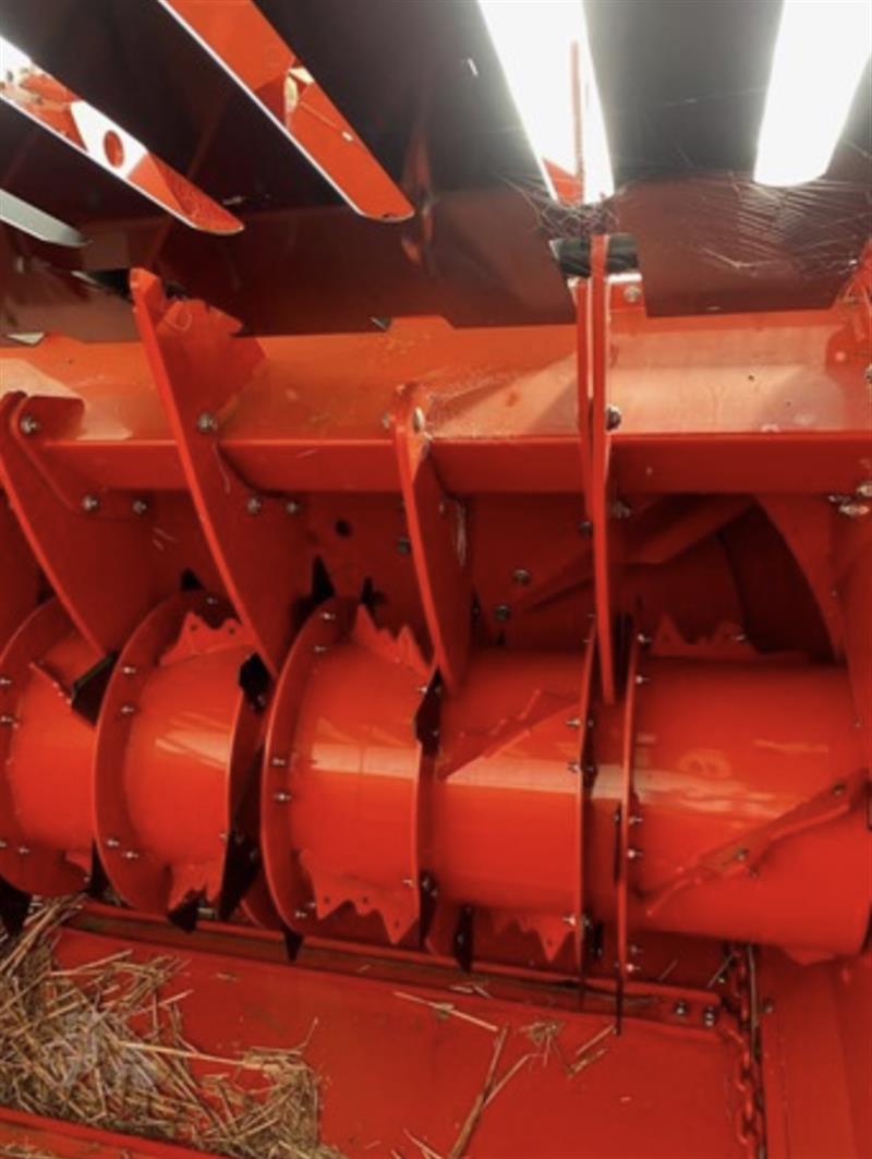 Photo 3. Kuhn Primor 2060M feeder
