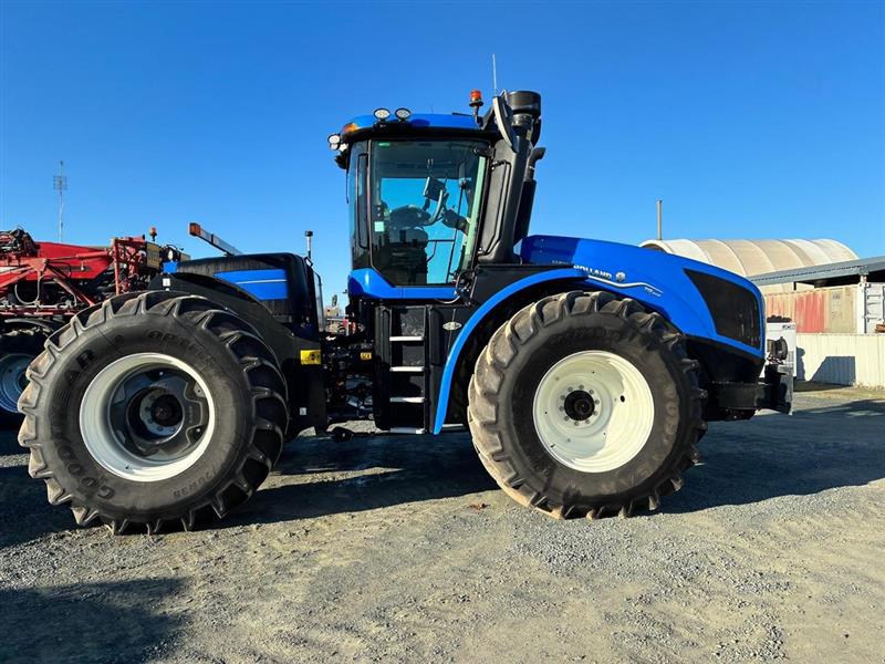 Photo 3. NEW HOLLAND T9.505 tractor
